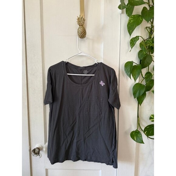 Old Navy boyfriend woman size medium butterfly T-shirt - Picture 1 of 7